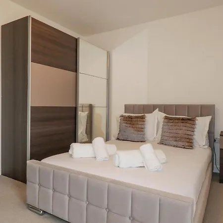 10 Quay Court