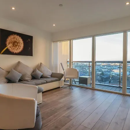 10 Quay Court *